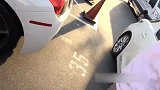 篮球-17年-球弟开新宠法拉利看球赛 众人围观超跑羡慕不已-专题