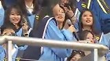 青岛大学2025毕业典礼上，男女生对唱歌曲，青春感溢出屏幕～祝各位毕业生毕业快乐，前程似锦！