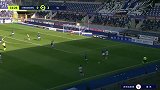 上半场补时第1分钟斯特拉斯堡球员利埃纳尔射门 - 被扑