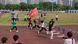 参加校运动会需要很多勇气，一个个的勇气可嘉就是有点疼吧