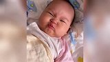 宝宝吃手被阻止气出表情包，皱眉嘟嘴表情奶凶，网友：本宝宝真的生气了