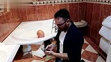 宝宝一直大哭宝爸实在没辙，就抱着儿子去泡澡，这能管用吗
