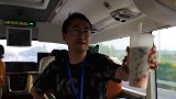 高考结束班主任最后一次请全班喝奶茶 学生以茶代酒干杯称舍不得