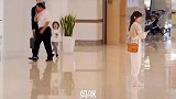 小宝变成复读机，去给后妈送早餐。