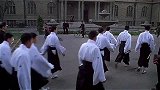 日本人驱赶中国留学生，李连杰三拳两脚教他们做人！