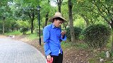 农村小伙接到诈骗电话，跟骗子瞎扯起来，骗子都快奔溃了