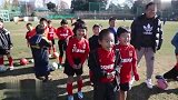 东亚杯朝鲜半岛德比在即 韩国男足恢复性训练日本小球迷乱入