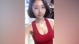 可笑小姐姐健身完元气满满 皮肤又白又嫩太美了