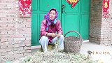 童年妹妹2：大婶为哄傻妞开心，特意买了风铃和零食，真让人感动
