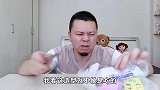 收到两个食玩“行李箱”，你们猜不到里面是什么好吃的！