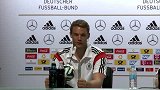 世界杯-14年-诺伊尔许尔勒出席德国队出征前新闻发布会-新闻