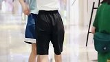 打招呼可以，但是握手不行！你们也是这样嘛