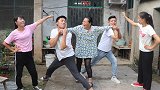 俩儿子争拆迁款反目成仇，母亲向俩人要十月怀胎房租费，结局感动