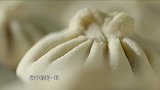 拎起来像灯笼，放下像朵白菊花，是一只天津包子最完美的形态