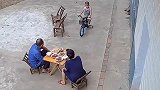 孩子我爸已经三天没打我了