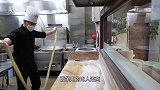 神奇好玩的韩国黑酱面制作：面条甩的比人还高！过程看得一本满足