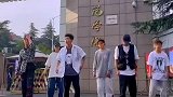 高校舞蹈社团坚持操场表演