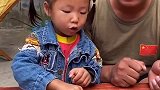 向往的童趣：爸爸给依依买的月饼