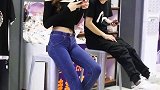 到底是凳子太矮，还是我的腿太长？街拍 腿长没朋友