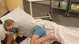 澳洲4.5米蟒蛇拖走四岁男孩，爸爸徒手掰开蛇嘴救了儿子的命