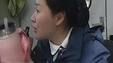 这一幕太暖了！车主在收费站求助需要开水，小姐姐耐心又细心地回应