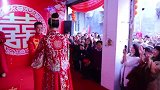 重庆一对新人的中式婚礼，好热闹，新娘美丽大方，送被子给长辈