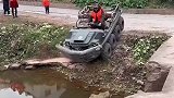 民间发明水路两栖车，就算是极其恶劣的道路也可以行驶