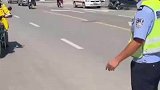 交警点个外卖不过分吧，顺便抽查一下外卖小哥