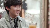 小男生向喜欢的女孩表白，小孩子那种情窦初开的状态展露无疑，真是懂事的好孩子啊娱乐播报台