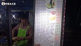 老挝琅勃拉邦夜市，现炸果汁10000基普一杯，约人民币8块