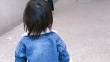 小宝贝看到什么了呀，这么高兴
