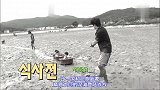 民咕咕看着烤鳗鱼馋的咽口水，万岁举手庆祝表情呆萌