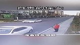 保安：不好意思，下次我一定注意手腕力度！