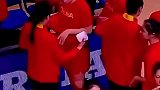 中国女篮最霸气的选手李梦，曾在场边直接换球服惹来争议