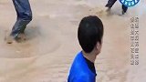 奔跑吧：小羊王嘉尔，神隐泥潭暗中观察！太逗啦哈哈