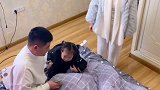 孩子：看不出我还有两幅面孔吧？