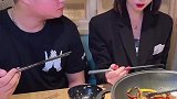 和男朋友兄弟吃饭，又逃一单