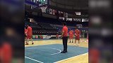 中国男篮-17年-中国男篮备战卡塔尔 胡金秋李根练习投篮手感火热-新闻