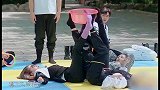 苗苗腿像胳膊一样灵活