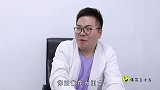 美女肚子疼找男大夫看病，大夫刚开口美女就倒了