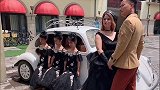 21岁裸婚有了三胞胎女儿，28岁终于把结婚照拍成了全家福