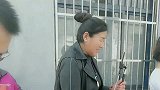 大衣嫂学会直播后，这架势还真像个专业的，但是大衣哥就是不支持