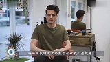 世界最受追捧理发师，却在客人头上点火，顾客我们自愿的