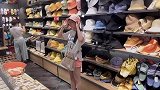 jio妹戴着赠品帽子被吐槽像大妈，立马去买了一个新的渔夫帽～