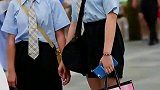 时尚漂亮小姐姐，衣服颜色和鞋子颜色很搭哦
