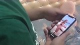 这女的不好看，还是自己媳妇好看，说完媳妇立马生气