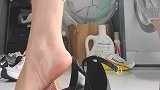 女子第一次穿高跟鞋，穿上后就变成赵四了