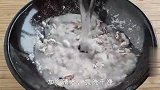 把菠萝放入破壁机里绞一绞，香甜可口，连挑食的孩子也爱吃
