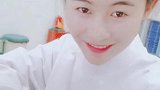 这位护士姑娘火了，她笑起来的样子，网友更好看了！