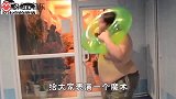 爆笑：妹子衣服都撂了，你还有理由挣扎吗